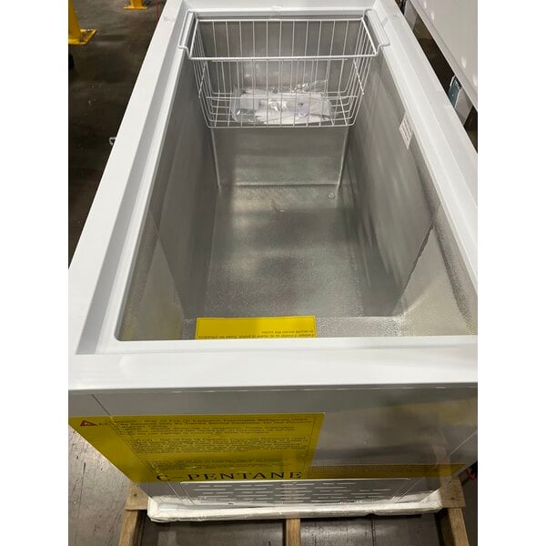 Scratch and Dent Galaxy CF13HC Commercial Chest Freezer - 12.7 cu. ft.