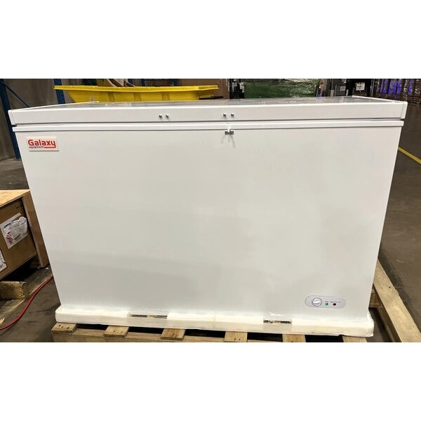 Scratch and Dent Galaxy CF13HC Commercial Chest Freezer - 12.7 cu. ft.