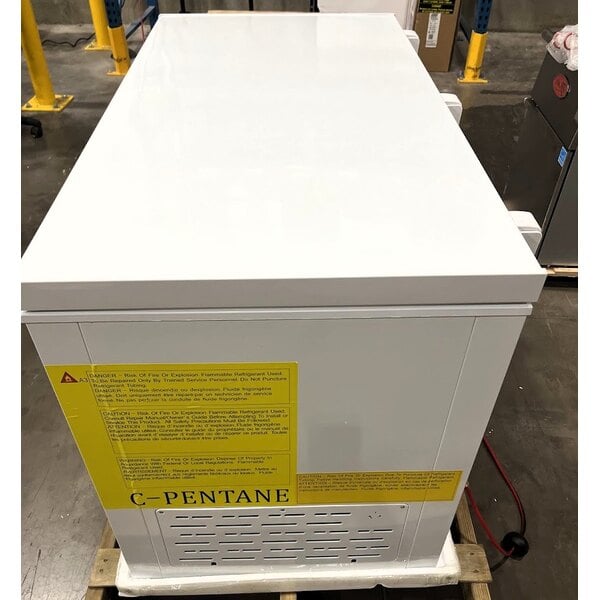 Scratch and Dent Galaxy CF13HC Commercial Chest Freezer - 12.7 cu. ft.