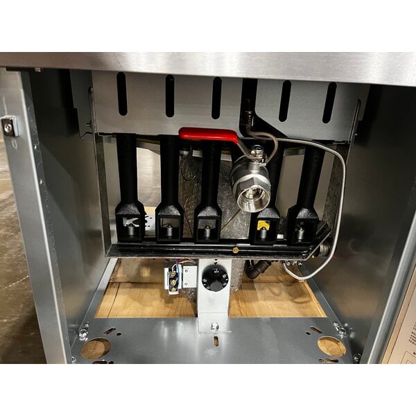 Scratch and Dent Avantco F5-ES-N 65-70 lb. Natural Gas Stainless Steel Floor Fryer - 100,000 BTU
