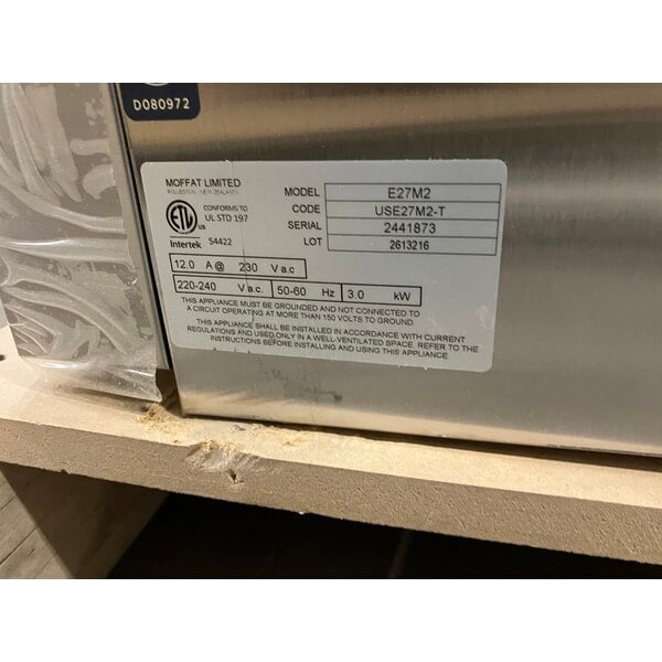 Scratch and Dent Moffat E27M2-T Turbofan Single Deck Full Size 2 Pan Electric Convection Oven with Mechanical Controls - 220-240V, 1 Phase, 3 kW