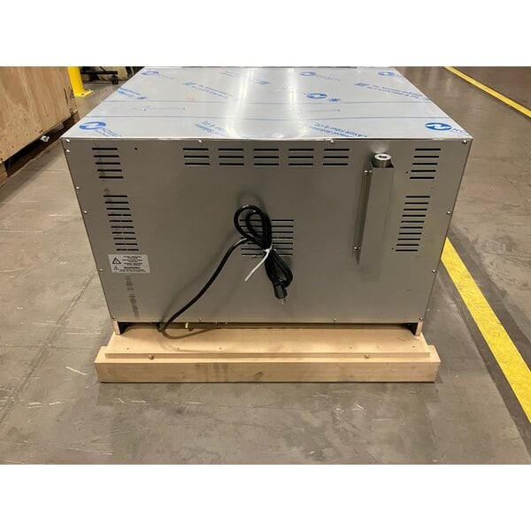 Scratch and Dent Moffat E27M2-T Turbofan Single Deck Full Size 2 Pan Electric Convection Oven with Mechanical Controls - 220-240V, 1 Phase, 3 kW