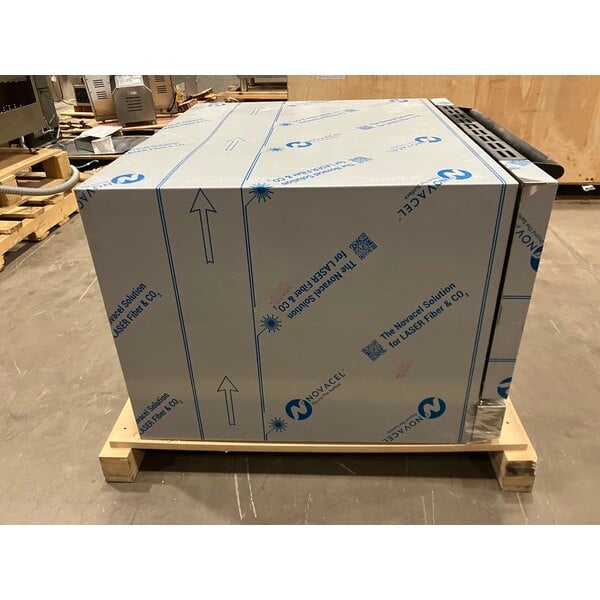 Scratch and Dent Moffat E27M2-T Turbofan Single Deck Full Size 2 Pan Electric Convection Oven with Mechanical Controls - 220-240V, 1 Phase, 3 kW
