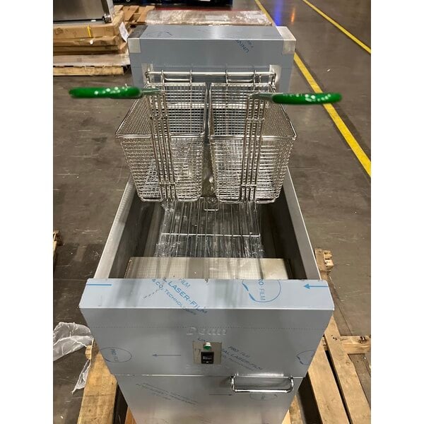 Scratch and Dent Dean by Frymaster SR114E Super Runner Economy 40 lb. Electric Floor Fryer - 240V, 1 Phase