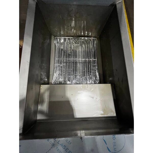Scratch and Dent Dean by Frymaster SR114E Super Runner Economy 40 lb. Electric Floor Fryer - 240V, 1 Phase