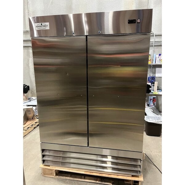 Scratch and Dent MainStreet Equipment BMR-49-R 54" Solid Door Reach-In Refrigerator