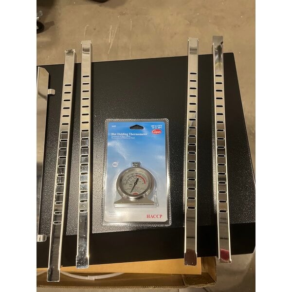 Scratch and Dent Vollrath HFM-36 36" Hot Food Merchandiser - 1440W
