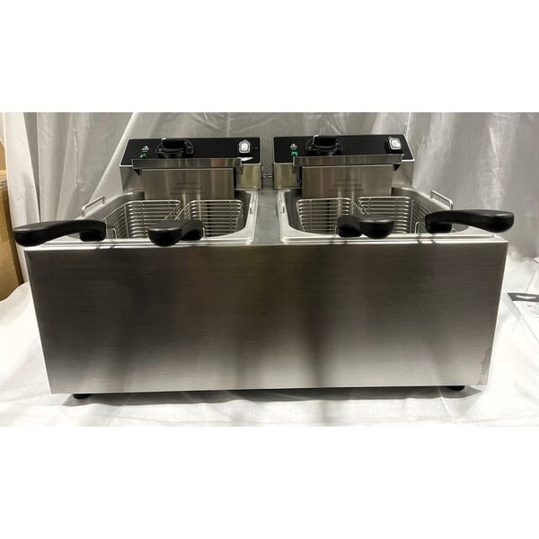 Scratch and Dent Vollrath CF2-1800DUAL 20 lb. Commercial Countertop Deep Fryer - Twin Pot 120V