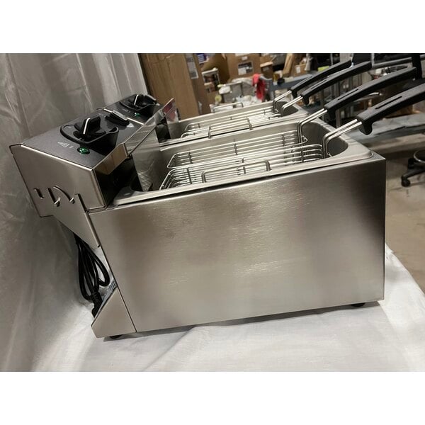 Scratch and Dent Vollrath CF2-1800DUAL 20 lb. Commercial Countertop Deep Fryer - Twin Pot 120V