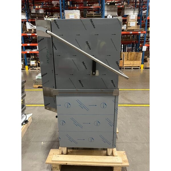 Scratch and Dent MainStreet Equipment HTDT Single Rack High-Temperature Door-Type Dish Machine with Booster Heater - 208-240V, 1 Phase