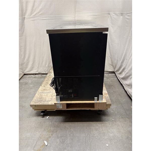 Scratch and Dent Avantco UDD-60-HC (2) Double Tap Kegerator Beer Dispenser - Black, (2) 1/2 Keg Capacity