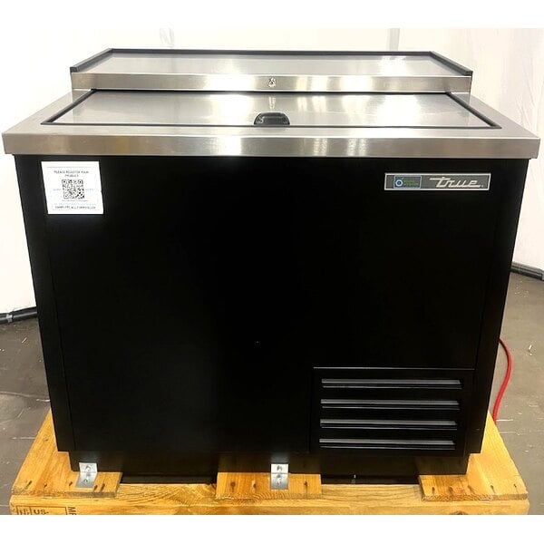 Scratch and Dent True TD-36-12-HC 36 5/8" Black Horizontal Bottle Cooler