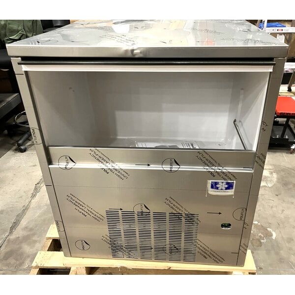 Scratch and Dent Manitowoc UFP0350A-161 Undercounter Air-Cooled Flake Ice Machine - 400 lb., 115V