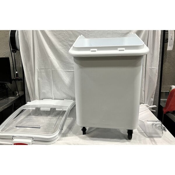 Scratch and Dent Rubbermaid® FG360388WHT ProSave 30.8 Gallon / 490 Cup White Slant Top Mobile Ingredient Storage Bin with Sliding Lid & Scoop
