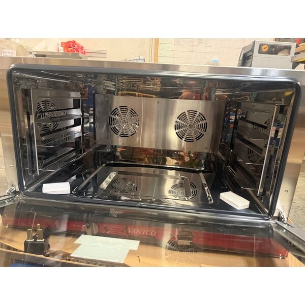 Scratch and Dent Avantco CO-38M Full Size Countertop Convection Oven, 4.4 cu. ft. - 208/240V, 3,500/4,600W