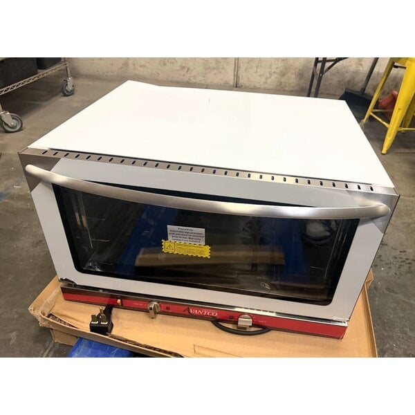 Scratch and Dent Avantco CO-38M Full Size Countertop Convection Oven, 4.4 cu. ft. - 208/240V, 3,500/4,600W