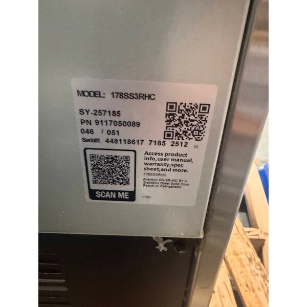 Scratch and Dent Avantco SS-3R-HC 81 5/16" Stainless Steel Solid Door Reach-In Refrigerator