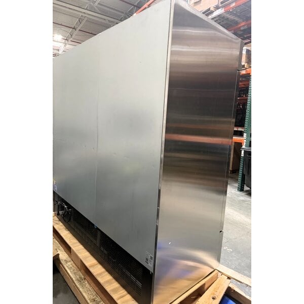 Scratch and Dent Avantco SS-3R-HC 81 5/16" Stainless Steel Solid Door Reach-In Refrigerator