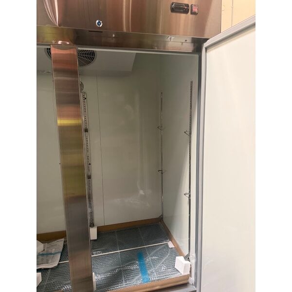 Scratch and Dent MainStreet Equipment BMR-49-R 54" Solid Door Reach-In Refrigerator