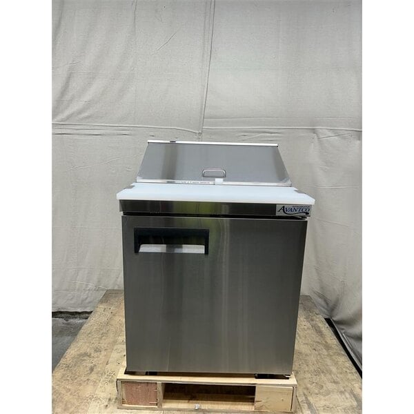 Scratch and Dent Avantco APT-27-HC 27" 1 Door Refrigerated Sandwich Prep Table