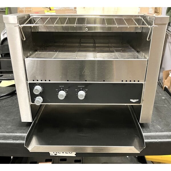 Scratch and Dent Vollrath CT4H-240950 JT3H Conveyor Toaster with 1 1/2"-3" Opening - 240V, 3600W