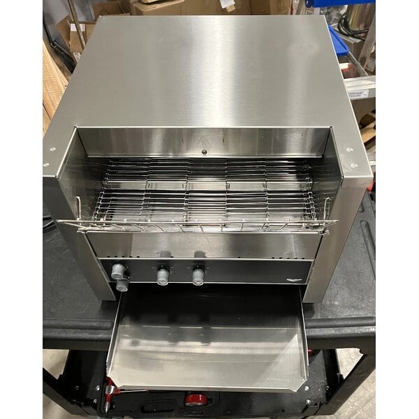 Scratch and Dent Vollrath CT4H-240950 JT3H Conveyor Toaster with 1 1/2"-3" Opening - 240V, 3600W