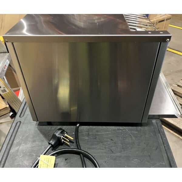 Scratch and Dent Vollrath CT4H-240950 JT3H Conveyor Toaster with 1 1/2"-3" Opening - 240V, 3600W