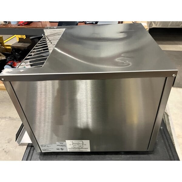 Scratch and Dent Vollrath CT4H-240950 JT3H Conveyor Toaster with 1 1/2"-3" Opening - 240V, 3600W