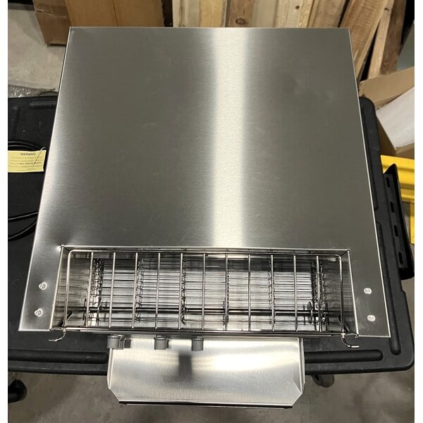 Scratch and Dent Vollrath CT4H-240950 JT3H Conveyor Toaster with 1 1/2"-3" Opening - 240V, 3600W