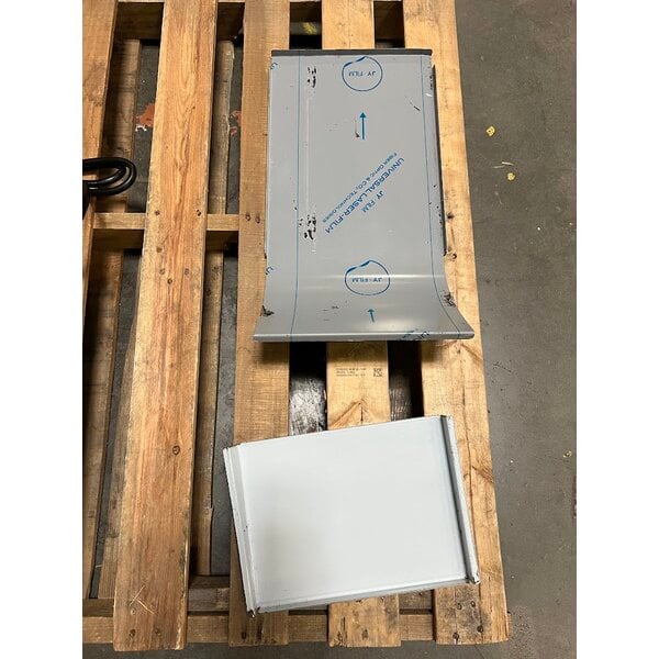 Scratch and Dent Avantco T3300B Commercial 10" Wide Conveyor Toaster with 3" Opening - 208V, 3300W, 800 Slices per Hour