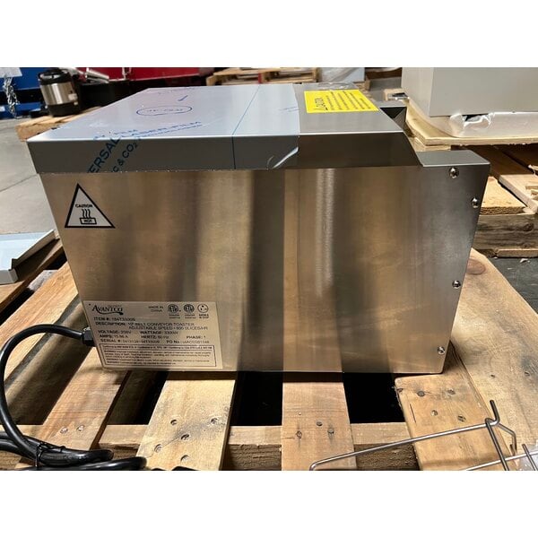 Scratch and Dent Avantco T3300B Commercial 10" Wide Conveyor Toaster with 3" Opening - 208V, 3300W, 800 Slices per Hour