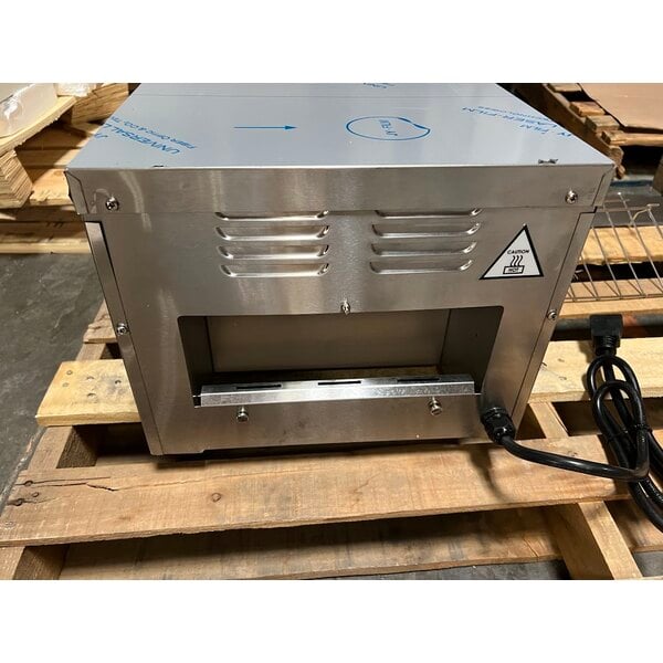 Scratch and Dent Avantco T3300B Commercial 10" Wide Conveyor Toaster with 3" Opening - 208V, 3300W, 800 Slices per Hour