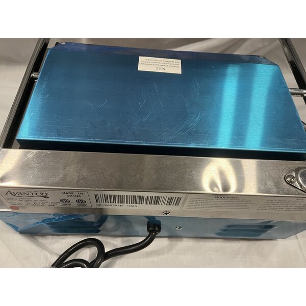 Scratch and Dent Avantco PG200ST Commercial Panini Sandwich Grill with Timer, Smooth Plates, and 13 3/8" x 8 3/4" Cooking Surface - 120V, 1750W
