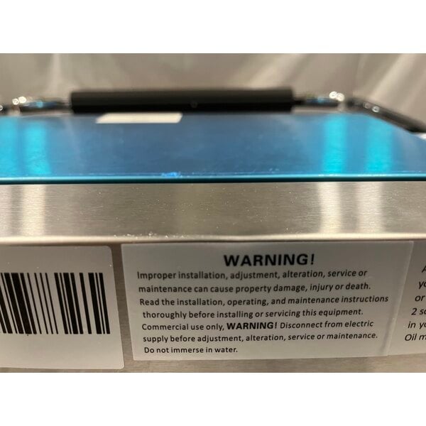 Scratch and Dent Avantco PG200ST Commercial Panini Sandwich Grill with Timer, Smooth Plates, and 13 3/8" x 8 3/4" Cooking Surface - 120V, 1750W