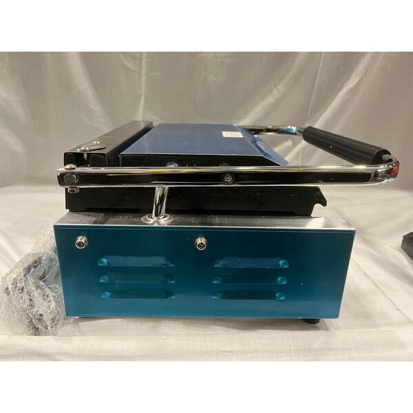 Scratch and Dent Avantco PG200ST Commercial Panini Sandwich Grill with Timer, Smooth Plates, and 13 3/8" x 8 3/4" Cooking Surface - 120V, 1750W
