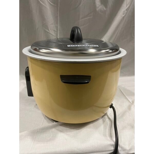 Scratch and Dent Town 57138 74 Cup (37 Cup Raw) Electric Rice Cooker / Warmer - 230V, 1950W