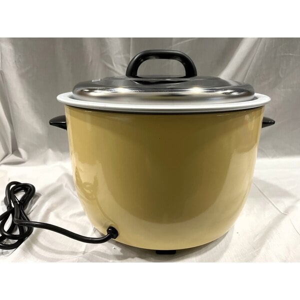 Scratch and Dent Town 57138 74 Cup (37 Cup Raw) Electric Rice Cooker / Warmer - 230V, 1950W