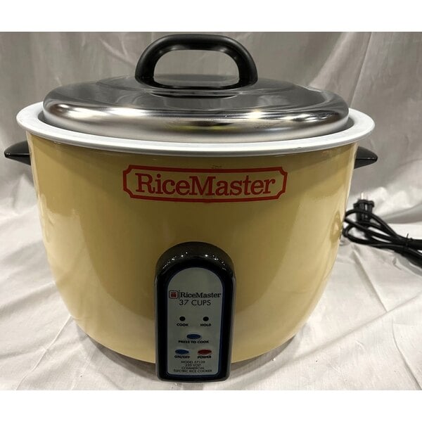 Scratch and Dent Town 57138 74 Cup (37 Cup Raw) Electric Rice Cooker / Warmer - 230V, 1950W