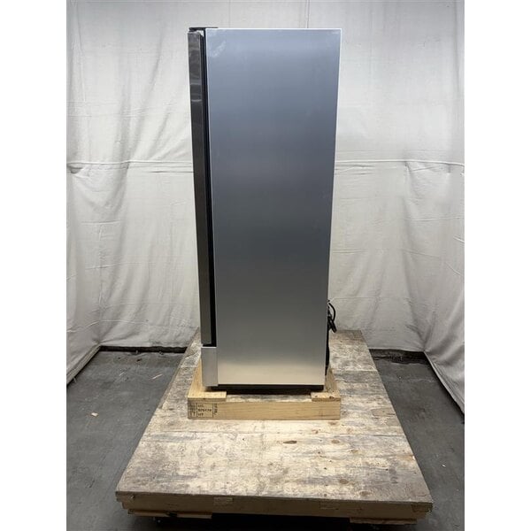 Scratch and Dent True T-12F-HC 24 7/8" One Section Solid Door Reach-In Freezer with LED Lighting