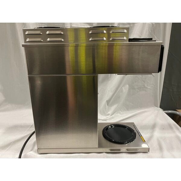 Scratch and Dent Bunn 13300.0004 VP17-3 Low Profile Pourover Coffee Brewer with 3 Warmers