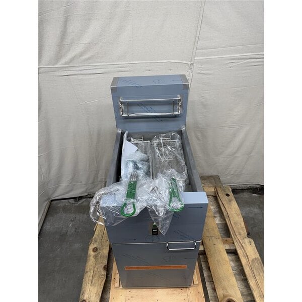 Scratch and Dent Dean by Frymaster SR114E Super Runner Economy 40 lb. Electric Floor Fryer - 240V, 3 Phase