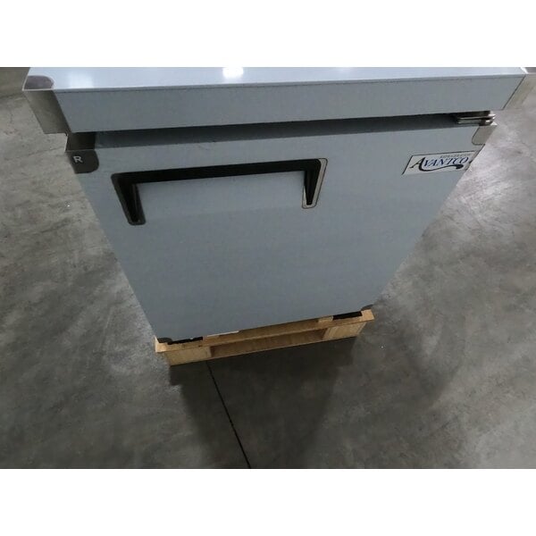 Scratch and Dent Avantco AU-27R 27" Undercounter Refrigerator