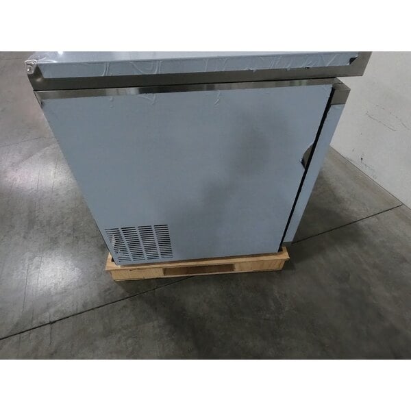 Scratch and Dent Avantco AU-27R 27" Undercounter Refrigerator