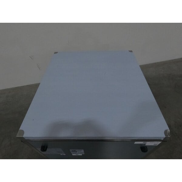 Scratch and Dent Avantco AU-27R 27" Undercounter Refrigerator