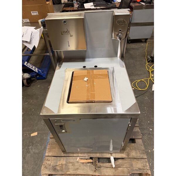 Scratch and Dent Regency Space Saver Single Bowl Hot and Cold Portable Hand Sink Cart