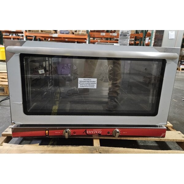 Scratch and Dent Avantco CO-38M Full Size Countertop Convection Oven, 4.4 cu. ft. - 208/240V, 3,500/4,600W