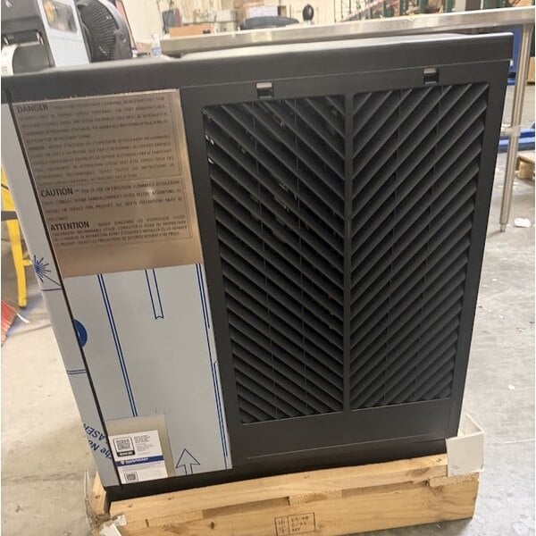 Scratch and Dent Avantco Ice Diamond EMC-F-422-A 22" Air-Cooled Modular Full Cube Ice Machine - 423 lb., 115V
