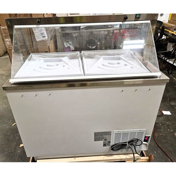 Scratch and Dent Avantco CPW-47-HC 47 1/8" 8 Tub White Deluxe Ice Cream Dipping Cabinet