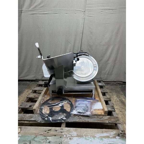 Scratch and Dent Avantco SL713MAN 13" Medium-Duty Manual Gravity Feed Meat Slicer - 3/4 hp