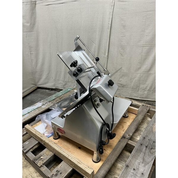 Scratch and Dent Avantco SL713MAN 13" Medium-Duty Manual Gravity Feed Meat Slicer - 3/4 hp